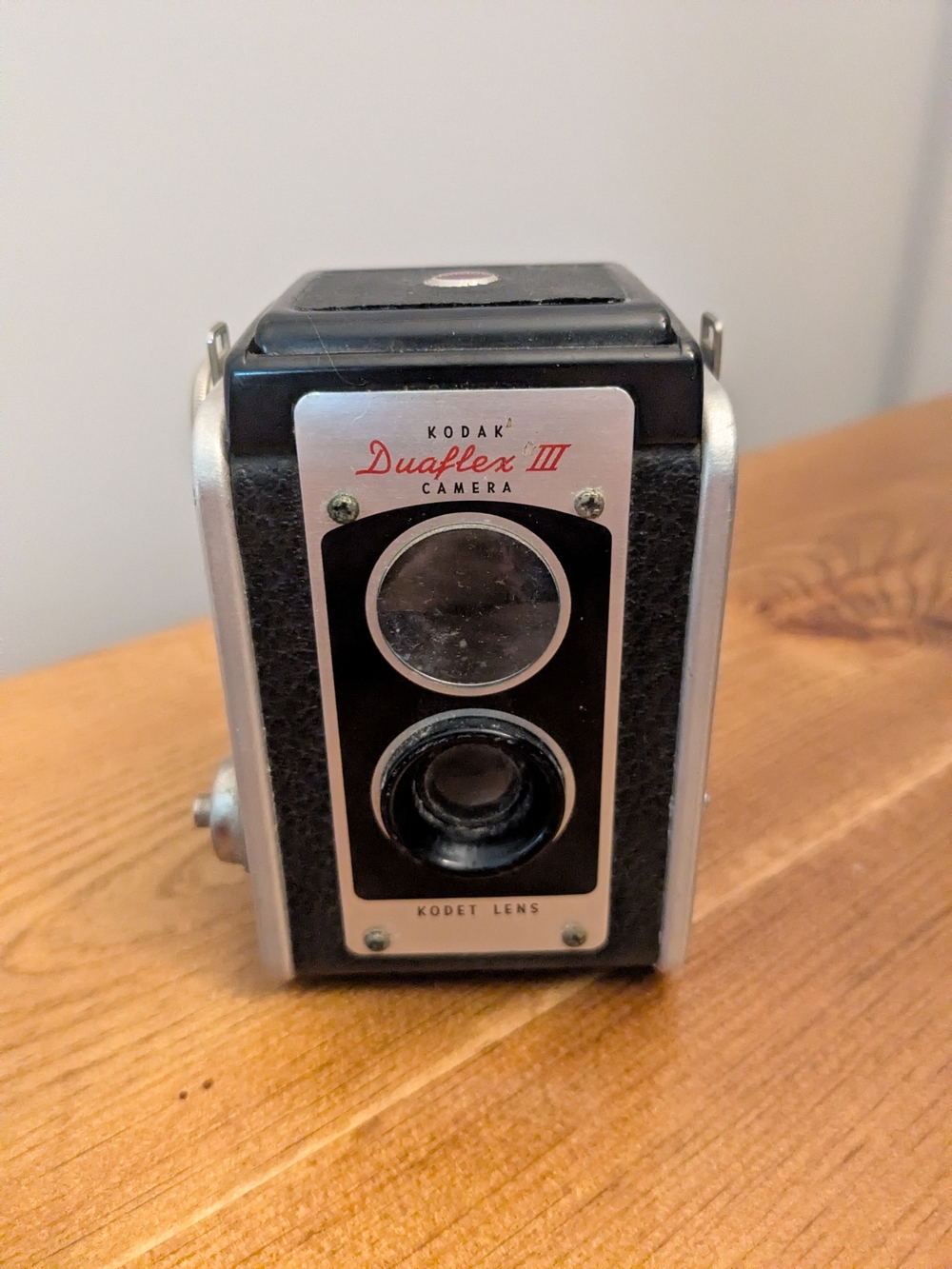 📷 Vintage Kodak Duaflex III Black and Silver Twin-Lens Camera